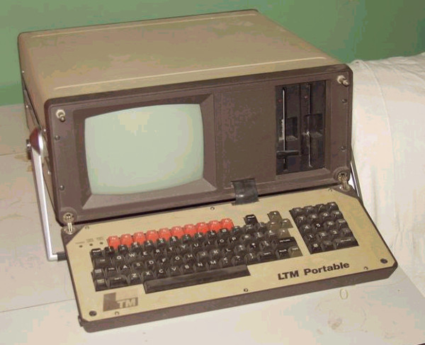 Unidentified computer with Master Kb.jpg - 27Kb